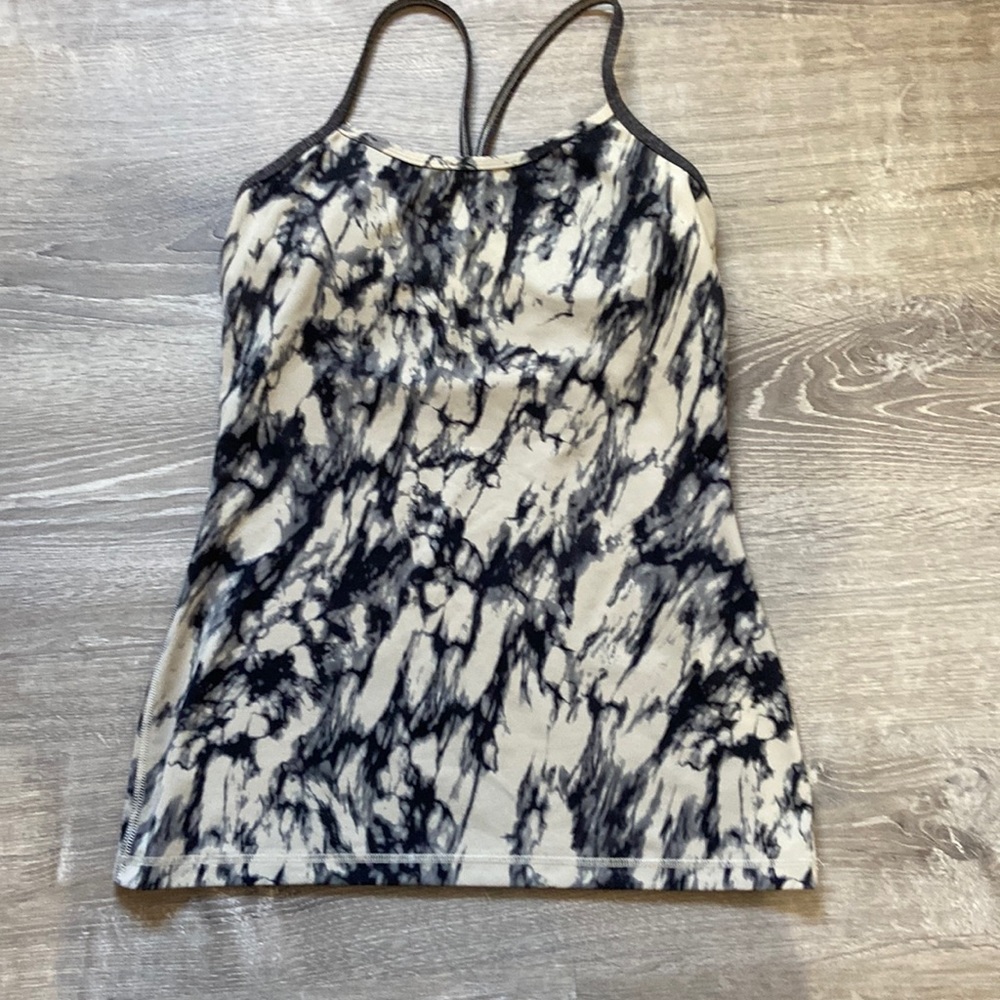 Lululemon WOMANS built in bra tank top size small